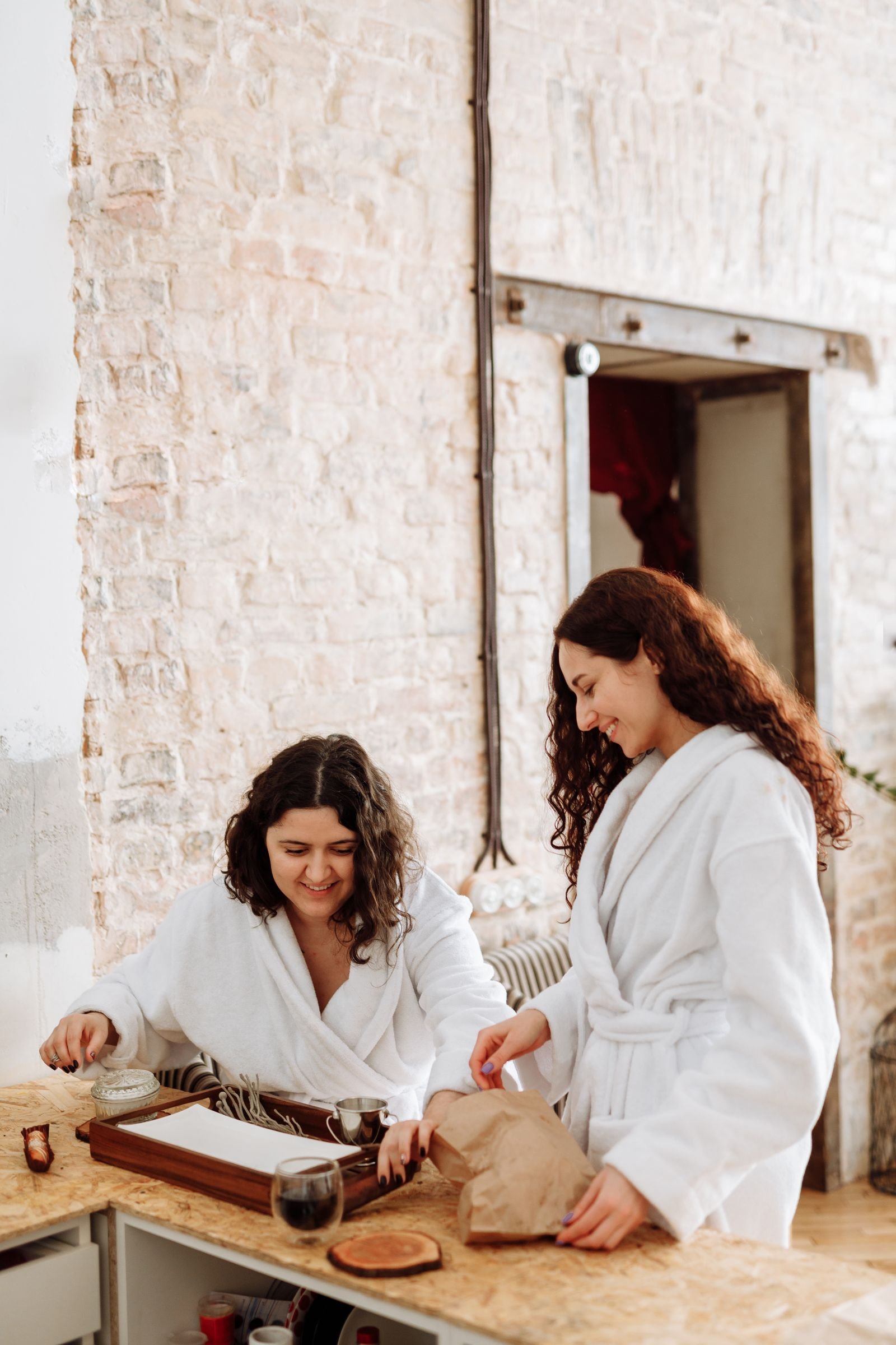 Bathrobe Set (2pcs) in use | KEMET